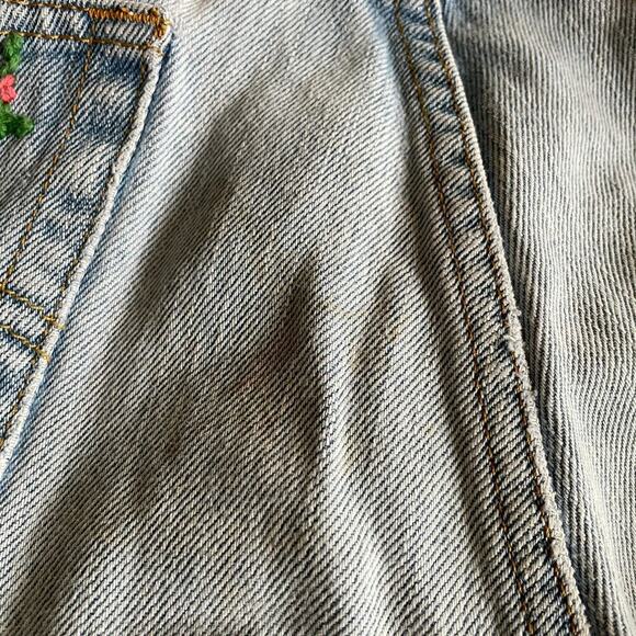 Vintage Levi's 505 Regular Fit Embroidered Denim Jeans 31x32 (31x31) Light Wash - Picture 5 of 16